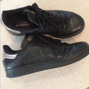 stan smith snake print